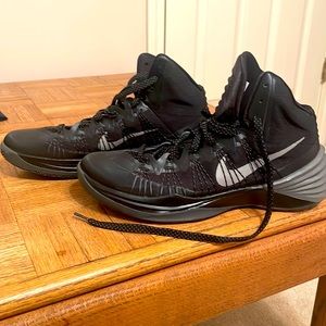 Nike Hyperdunk 2013 Black Basketball Shoes men’s size 10.5